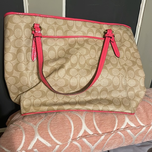 Pink Coach Bag - Picture 2 of 3